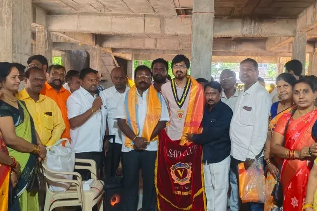 కోదాడలో వాసవి యూత్ క్లబ్ ఆధ్వర్యంలో అన్నప్రసాద కార్యక్రమం కోదాడలో వాసవి యూత్ క్లబ్ ఆధ్వర్యంలో అన్నప్రసాద కార్యక్రమం