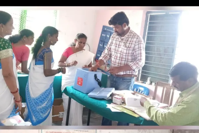 నల్లూర్ లో రొటీన్ ఇమ్యునైజేషన్ రీచ్ అవుట్ సెషన్ నిర్వహణ