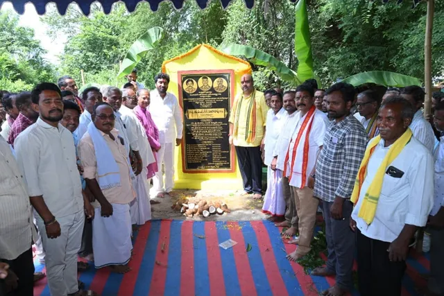 బొబ్బిలి మండలంలో రోడ్డు పనులకు శంకుస్థాపన