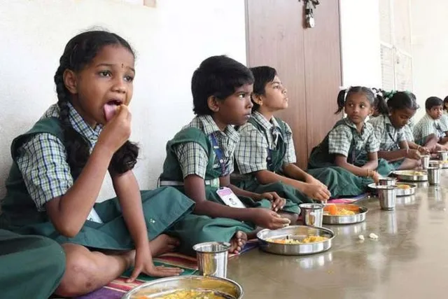 காமராஜர் காலை உணவு திட்டம்.. முதல்வர் விஜய் இன்று தொடங்கிவைக்கிறார்