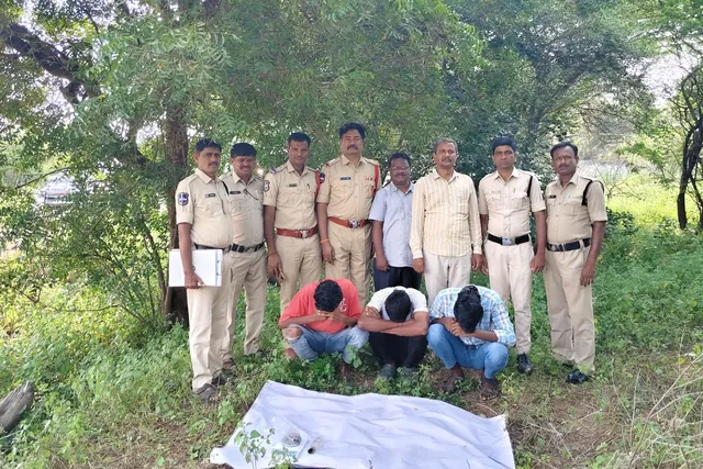 మడికొండలో గంజాయి సేవిస్తూ పట్టుబడిన ముగ్గురు వ్యక్తులు