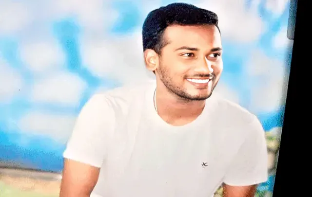 బైక్ గుంతలో పడి యువకుడు మృతి
