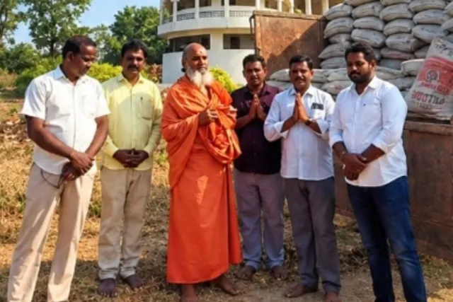 అయ్యప్ప ఆలయానికి 630 సిమెంట్ బస్తాలు విరాళం