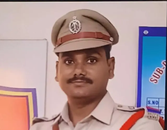 రోడ్డు ప్రమాదంలో మిర్యాలగూడ ఎస్ఐకి గాయాలు రోడ్డు ప్రమాదంలో మిర్యాలగూడ ఎస్ఐకి గాయాలు