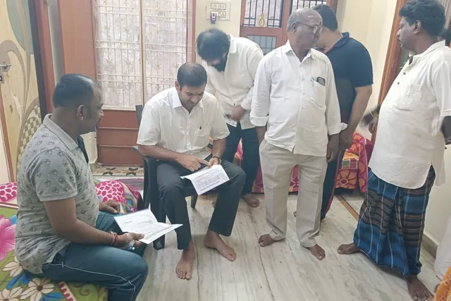 టీడీపీ కార్యకర్తను పరామర్శించిన డాక్టర్ మాచాని సోమనాథ్ టీడీపీ కార్యకర్తను పరామర్శించిన డాక్టర్ మాచాని సోమనాథ్