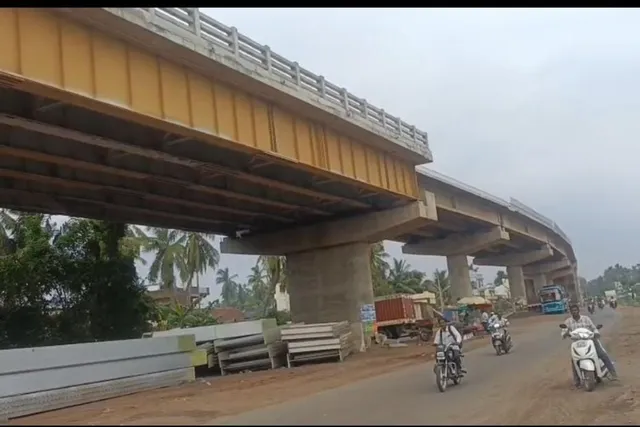 తెరిచిన ఉండి రైల్వే గేటు