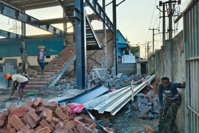 రామ్ రెడ్డి నగర్లో అక్రమ షెడ్డు నిర్మాణంపై అధికారుల చర్యలు రామ్ రెడ్డి నగర్లో అక్రమ షెడ్డు నిర్మాణంపై అధికారుల చర్యలు