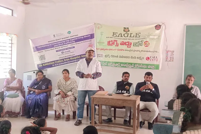 విద్యార్థులకు డ్రగ్స్, గంజాయి,మానసిక సమస్యలపై అవగాహన