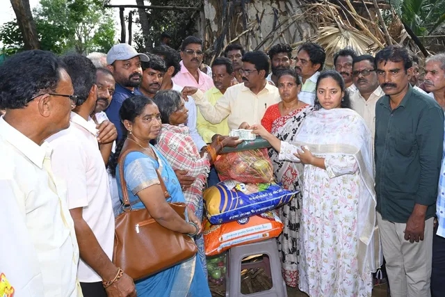 అగ్ని ప్రమాదంపై అధికారులతో మాట్లాడిన ఎమ్మెల్యే శిరీషాదేవి