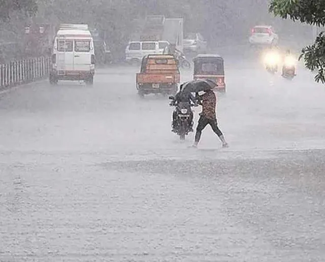 రేపు ఉదయం వరకు ఈ జిల్లాల్లో భారీ వర్షాలు రేపు ఉదయం వరకు ఈ జిల్లాల్లో భారీ వర్షాలు