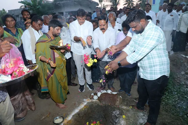 చేబ్రోలులో రూ.2.81 కోట్లతో సీసీ రోడ్ల నిర్మాణం ప్రారంభం
