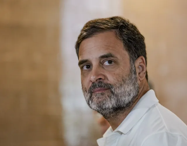 పరువు నష్టం కేసులో రాహుల్ గాంధీకి ఊరట