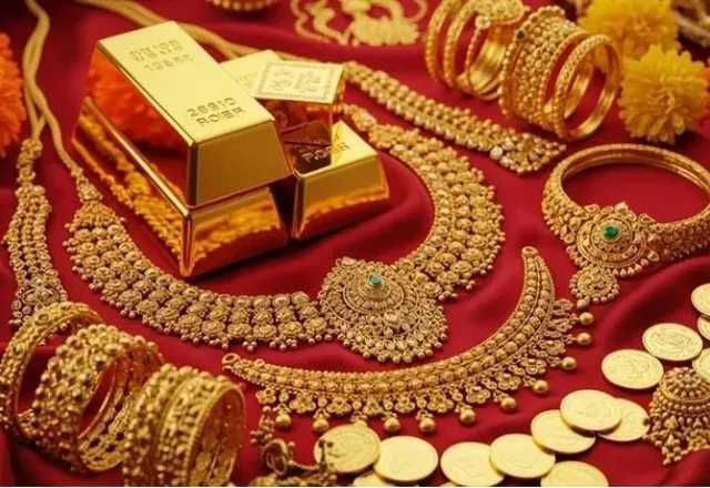 స్వల్పంగా తగ్గిన బంగారం ధరలు