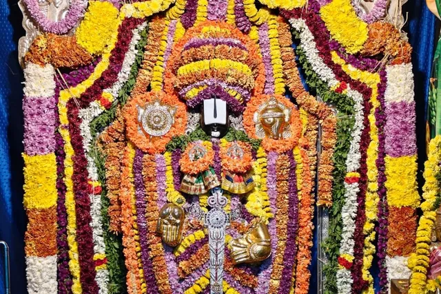 శ్రీ భూ సమేత వైభవ వెంకటేశ్వర స్వామి వారికి ప్రత్యేక పూజలు