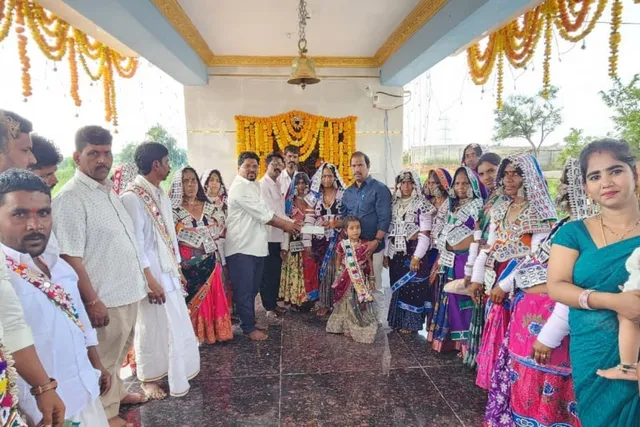 హస్లీ యాడి అమ్మవారి ఆలయ నిర్మాణానికి విరాళం అందజేత హస్లీ యాడి అమ్మవారి ఆలయ నిర్మాణానికి విరాళం అందజేత