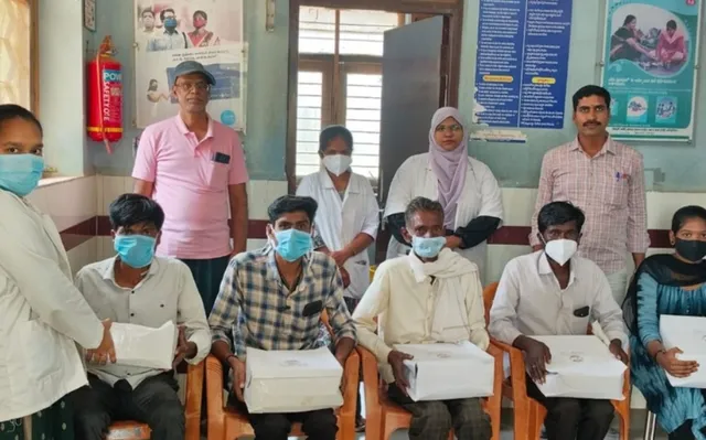 ఝరాసంగం: PHCలో టీబి పేషంట్లకి న్యూట్రిషన్ కిట్ల పంపిణి ఝరాసంగం: PHCలో టీబి పేషంట్లకి న్యూట్రిషన్ కిట్ల పంపిణి