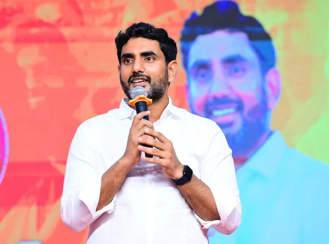 విద్యా వ్యవస్థ రాజకీయాలకు దూరంగా ఉండాలి: లోకేష్‌