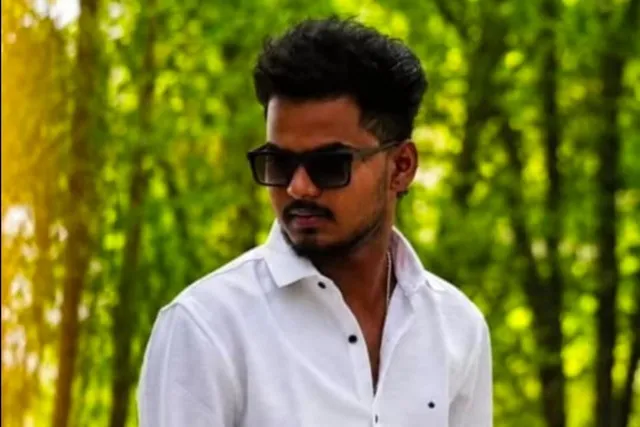 బైకు అదుపుతప్పి యువకుడు మృతి
