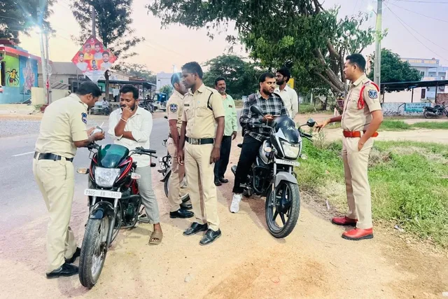 మద్యం తాగి వాహనాలు నడిపిన 9 మందిపై కేసు నమోదు మద్యం తాగి వాహనాలు నడిపిన 9 మందిపై కేసు నమోదు