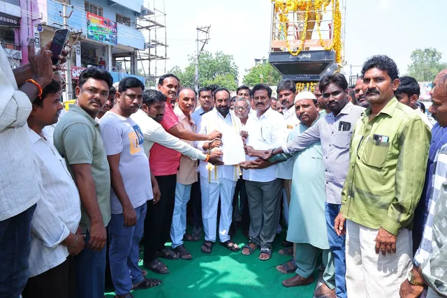 జర్నలిస్టుల సమస్యలు పరిష్కరించాలని ఎమ్మెల్యేకు వినతిపత్రం