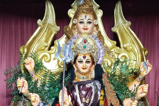 కనకదుర్గగా భక్తులకు దర్శనమిస్తున్న అమ్మవారు