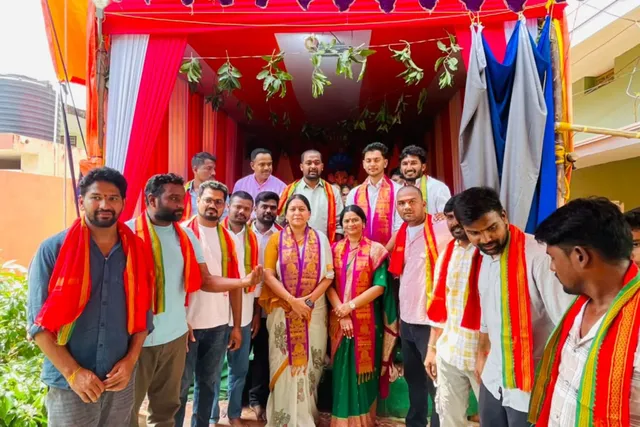మట్టి గణపతిని దర్శించుకున్న మాజీ ఎంపీ