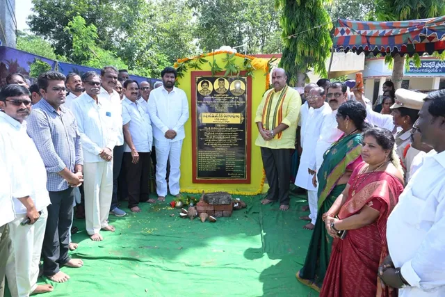 బొబ్బిలిలో రూ. 2.31 కోట్ల రోడ్డు పనులకు శంకుస్థాపన
