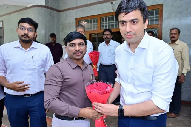 చిత్తూరులో ఎన్నికల ఏర్పాట్లు పరిశీలించిన ఉన్నతాధికారులు చిత్తూరులో ఎన్నికల ఏర్పాట్లు పరిశీలించిన ఉన్నతాధికారులు