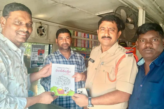 పుస్తక పఠనంతోనే మేధోశక్తి పెంపొందుతుంది..సిఐ కరుణాకర్