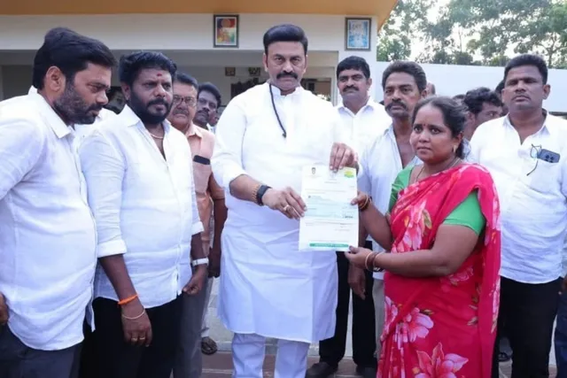 రూ. 71 లక్షల చెక్కులను అందజేసిన డిప్యూటీ స్పీకర్