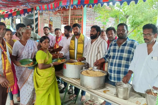 భీమవరంలో వినాయక చవితి వేడుకల్లో అన్న సమారాధన భీమవరంలో వినాయక చవితి వేడుకల్లో అన్న సమారాధన