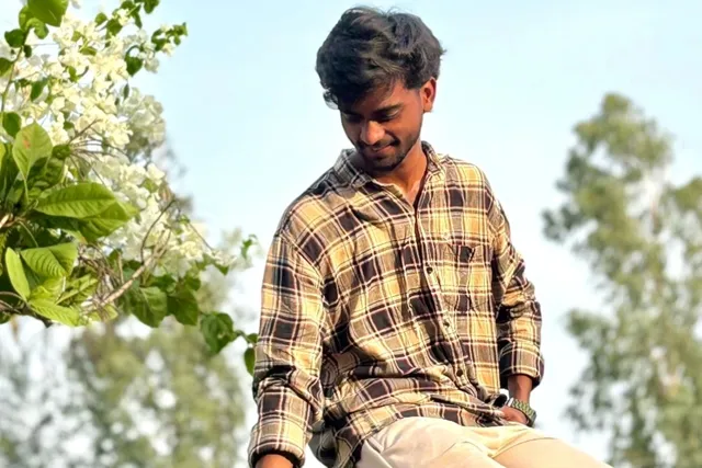 నరసాపూర్ ఎక్స్ప్రెస్లో తీవ్ర ప్రమాదం... నరసాపూర్ ఎక్స్ప్రెస్లో తీవ్ర ప్రమాదం...
