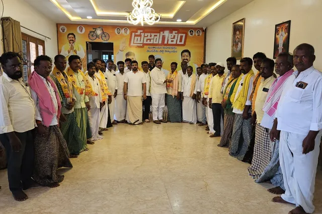 జాలవాడిలో  వైసీపీకి షాక్... టీడీపీలోకి వైసీపీ కార్యకర్తలు
