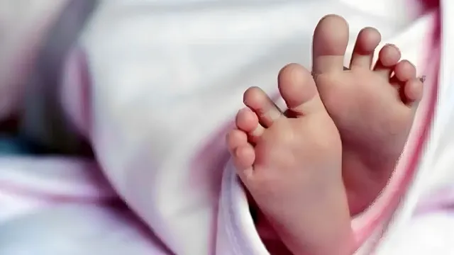 ఆర్టీసీ బస్సులో మహిళ ప్రసవం.. తల్లీబిడ్డా క్షేమం