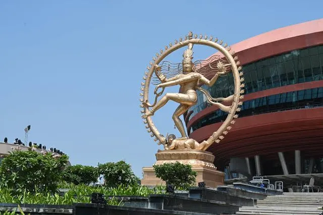 அஷ்டதாதுக்களால் செய்யப்பட்ட தமிழ்நாட்டின் நடராஜர் சிலை (6/50)