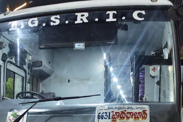పాల్వంచలో ఆర్టీసీ బస్సు, కారు ఢీ