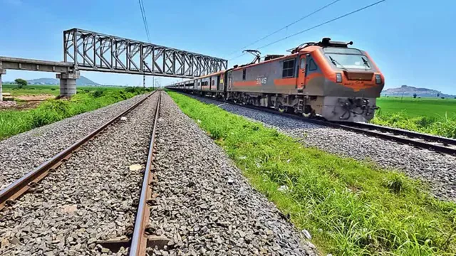 విశాఖలోని KK లైన్‌లో విరిగిపడ్డ కొండచరియలు