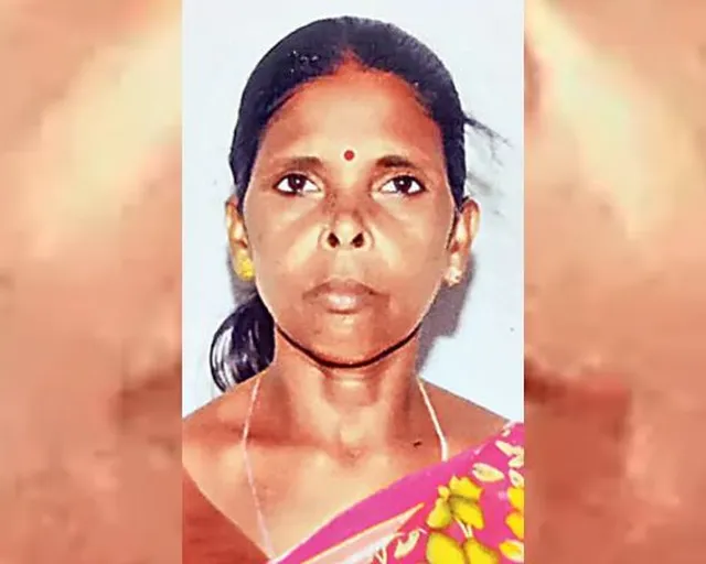 సాంబారు పాత్రలో పడి మహిళ మృతి