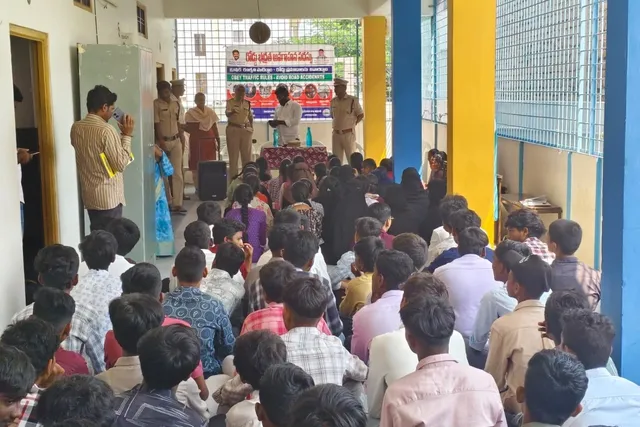 రోడ్డు భద్రత నియమాలు పాటించి ప్రమాదాలను నివారించాలి