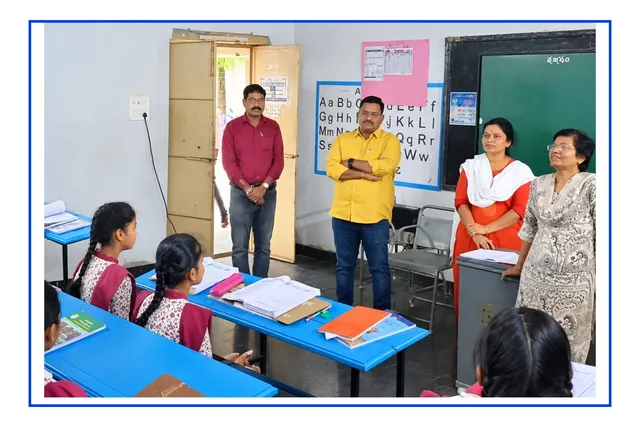 పాల్వంచ ఆశ్రమ బాలికల పాఠశాలను తనిఖీ చేసిన డిప్యూటీ డైరెక్టర్
