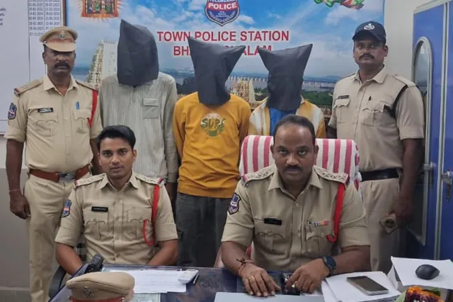 భద్రాచలంలో గంజాయి సేవించిన ముగ్గురు యువకులు అరెస్ట్