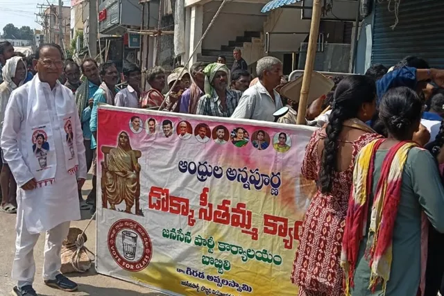 బొబ్బిలిలో డొక్కా సీతమ్మ క్యాంటీన్ లో పేదవారికి అన్నదానం బొబ్బిలిలో డొక్కా సీతమ్మ క్యాంటీన్ లో పేదవారికి అన్నదానం