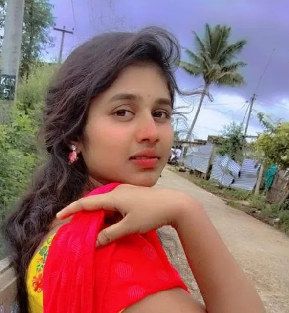 నర్సింగ్ విద్యార్థిని అనుమానాస్పద మృతి.. బాత్రూమ్ వెనుక మృతదేహం