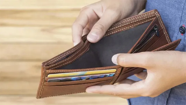 Having these items in your purse will prevent financial problems!