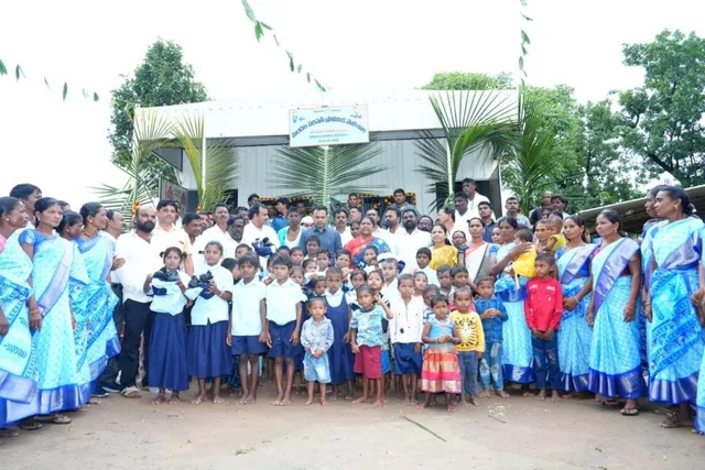 మామిడిగూడెంలో కంటైనర్ పాఠశాల ప్రారంభం