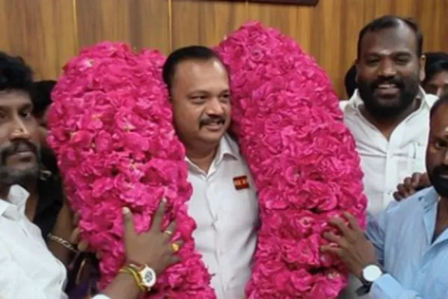திருவள்ளூரில் அதிமுக நிர்வாகிகள் 50-க்கும் மேற்பட்டோர் தவெகவில் இணைவு!