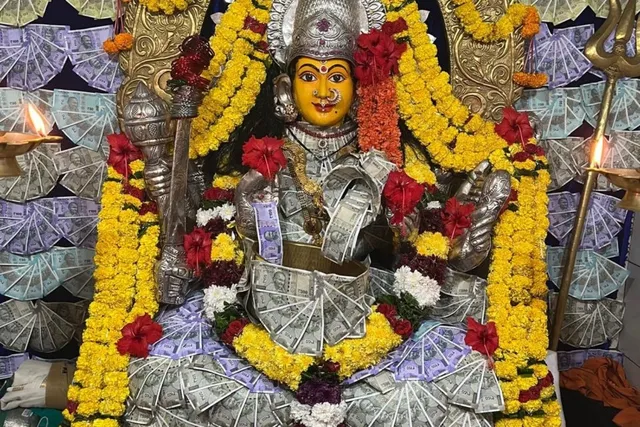 శ్రీ ధనలక్ష్మి అమ్మవారిగా చిన్నమైనవాని లంక కనకదుర్గమ్మవారు