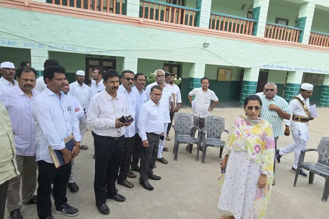 మాచర్ల నియోజకవర్గంలో స్ట్రాంగ్ రూముల తనిఖీ చేసిన జాయింట్ కలెక్టర్