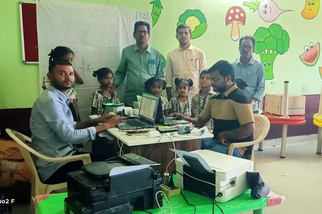 ఆధార్ క్యాంపును తనిఖీ చేసిన ఎంపీడీవో