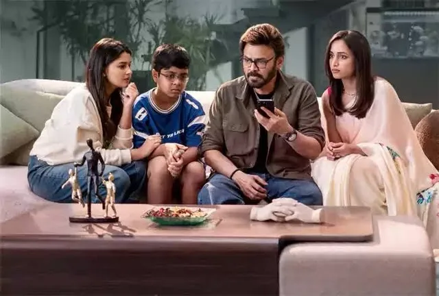 వెంకటేష్ సినిమా కోసం కాలేజీకి సెలవు ప్రకటించిన యాజమాన్యం